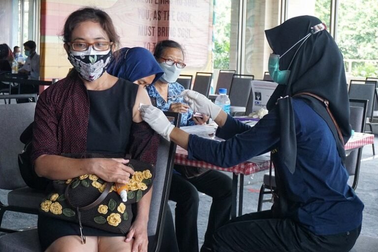 Hari Ini Guru Kota Semarang Mulai Vaksin Booster