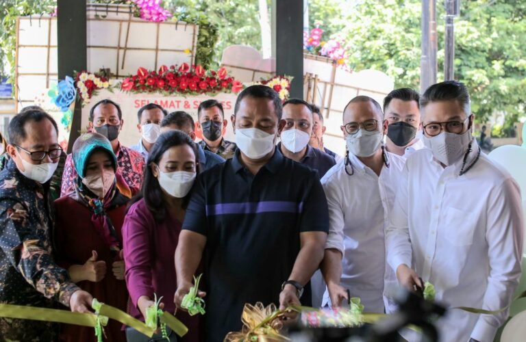 Wali Kota Resmikan Tyler’s Smoke House & Eastman Cafe