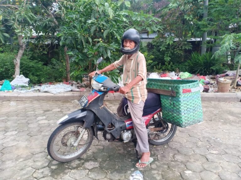 Kisah Doktor jadi Pemulung di Blora ( Part 1/3 )