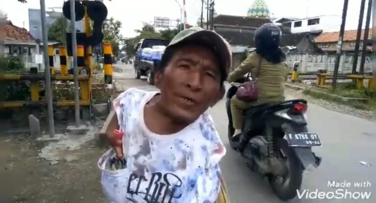 Pak Untung, Pria Tak Punya Tangan Penjaga Rel Kereta di Randu Blatung (Part 1/3)