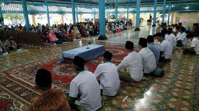Santri Gayeng Nusantara Kota Solo Santuni 200 Yatim Piatu