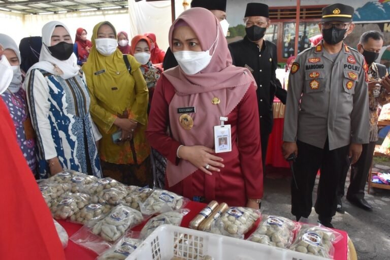 Jelang Lebaran Pemkab Gelar Pasar Murah dan Salurkan Bansos