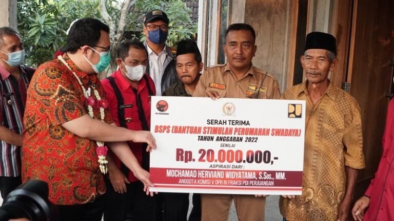 Mas Vino Tinjau Pembangunan Rumah Layak Huni hingga Program Air Baku