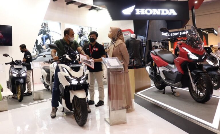 Honda PCX160 dan ADV160 Jadi Primadona GIIAS 2022