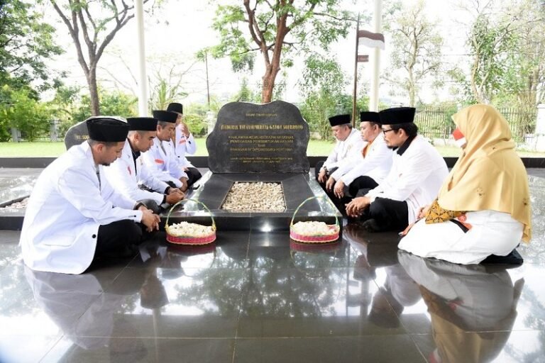 Doakan Para Pahlawan, DPD PKS Kabupaten Semarang Ziarah Makam Gatot Subroto