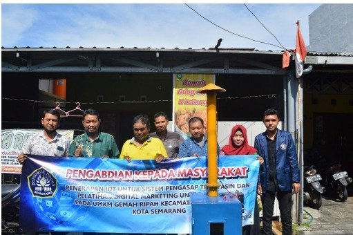 Polines Bantu UKM Alat Pengasap Telur Asin Berbasis Internet of Things (IoT)