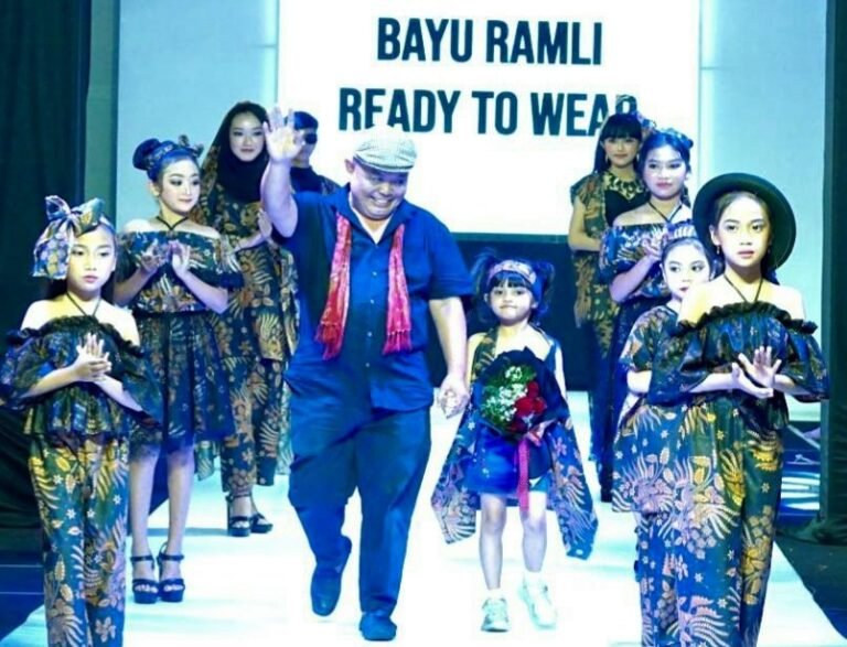 Bayu Ramli, Usung Busana Batik kekinian Elegan