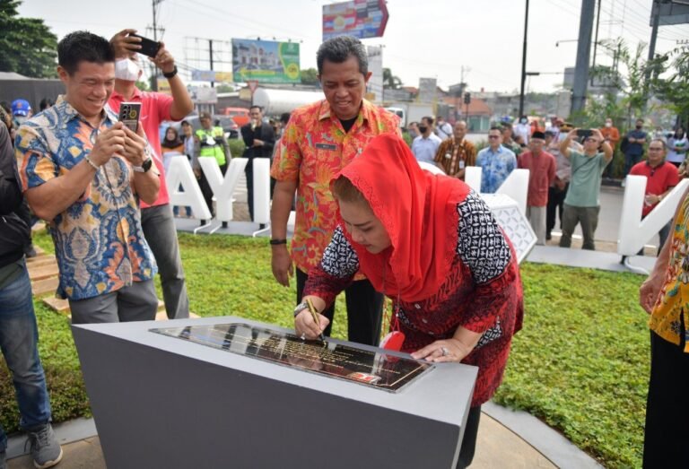 Wujud Konsep Bergerak Bersama, Ita Resmikan Taman Jerakah
