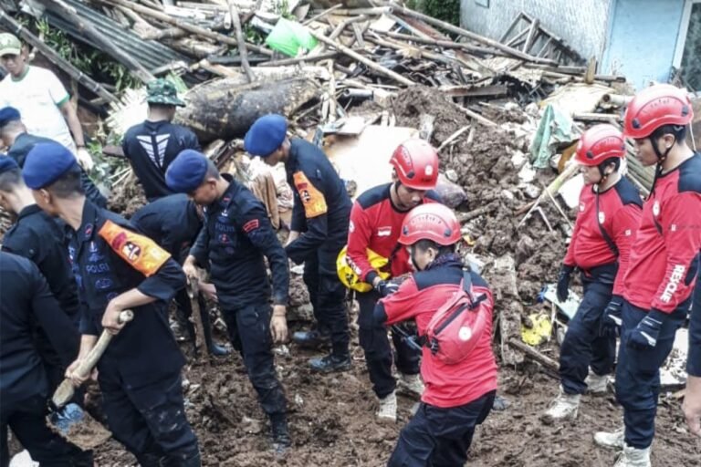 SIG Kirimkan TRC Salurkan Bantuan Korban Gempa