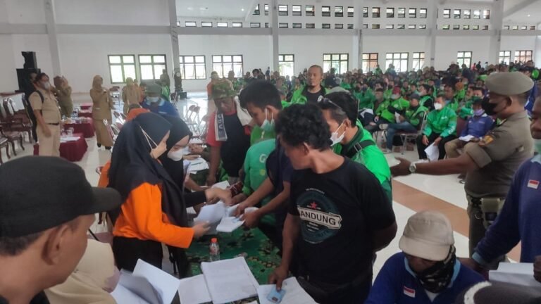 Antri Lama, Penerima BLT Pelaku Transportasi Nyaris Ricuh