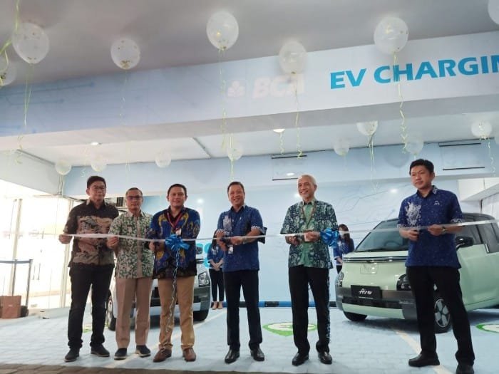 BCA Hadirkan Electric Vehicle Charging Station di Semarang