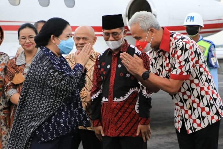 Usai Hadiri Pernikahan Kaesang, Ganjar Jemput Puan Maharani di Bandara