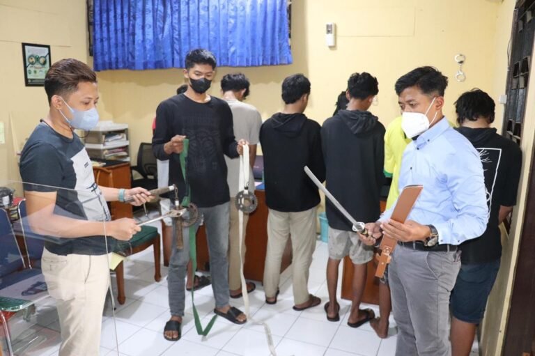 Geng Motor Bacok Sopir