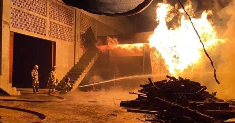 Oven Produksi Briket Terbakar, Satu Karyawan Dilarikan Ke Rumah Sakit