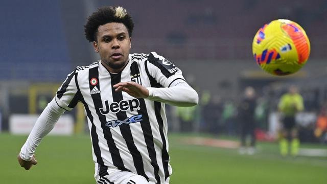 Tinggalkan Juve Berlabuh di Leeds