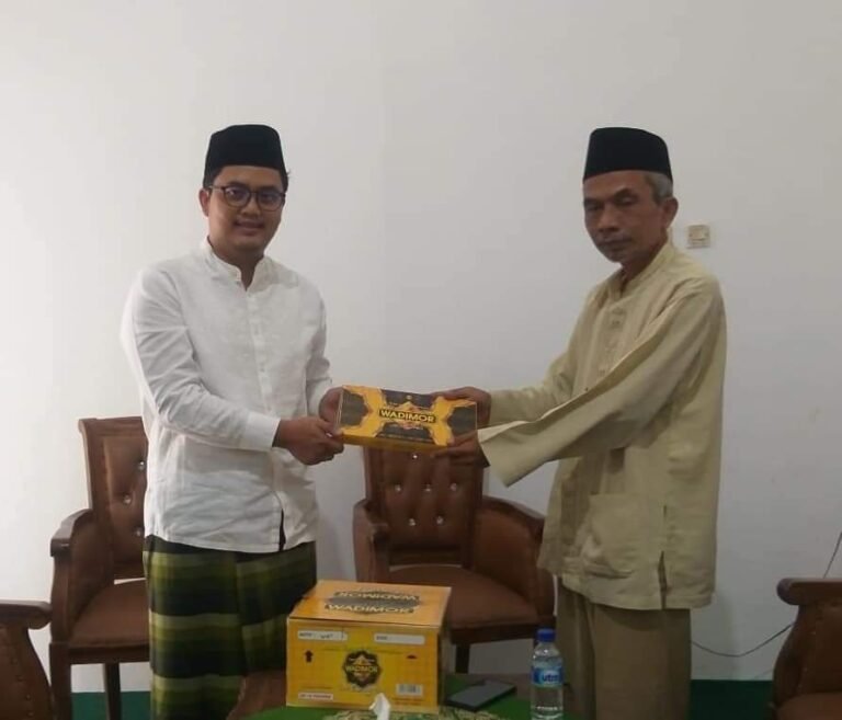 Satu Abad NU, Ilyas Silaturahmi ke Kantor NU Karanganyar