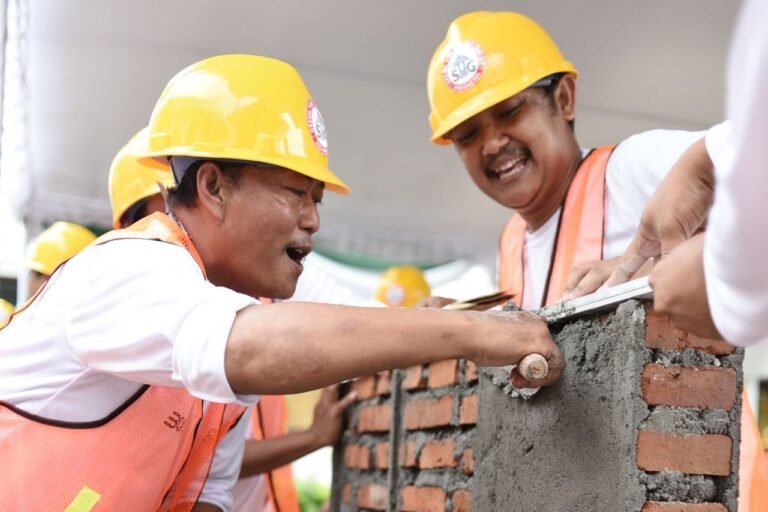 SIG Upgrade Keterampilan Tukang Jadi Ahli Konstruksi