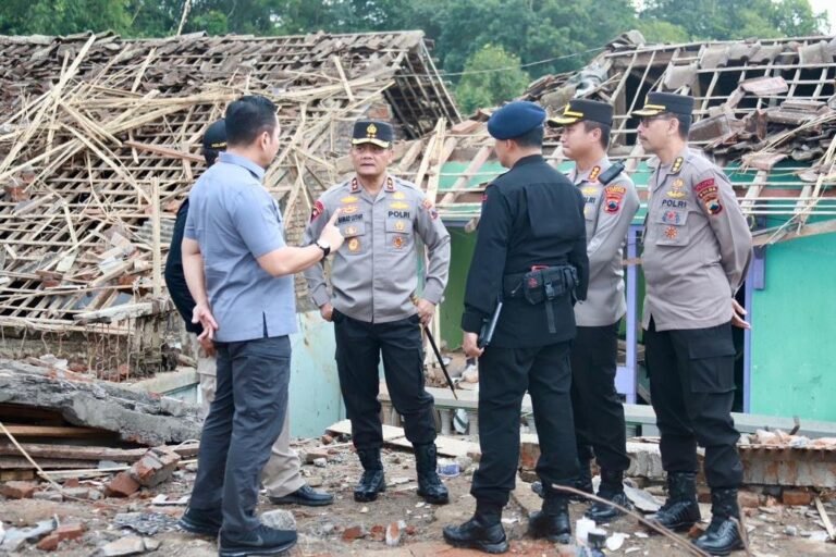 Kapolda Jateng Inisiasi Perbaikan 11 Rumah Warga Terdampak