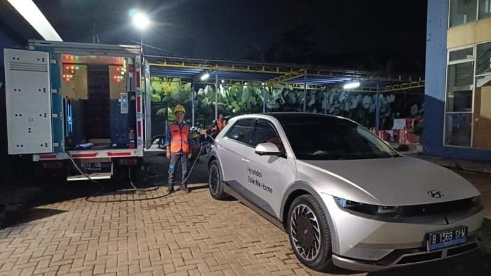 Rela Tinggalkan Keluarga, Jaga Kelistrikan Lebaran