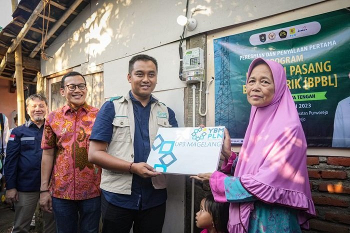 PLN dan Kementerian ESDM Berikan Bantuan Listrik Gratis