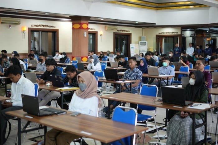 Ratusan Pelajar Berebut Ikatan Dinas PLN