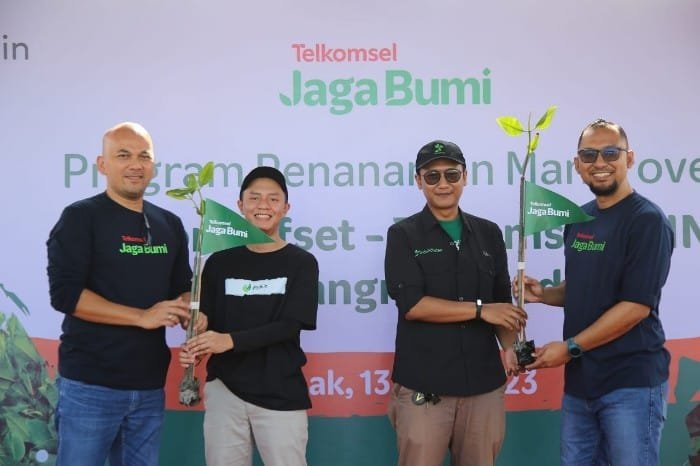 Telkomsel Tanam 15.060 Mangrove di Indonesia