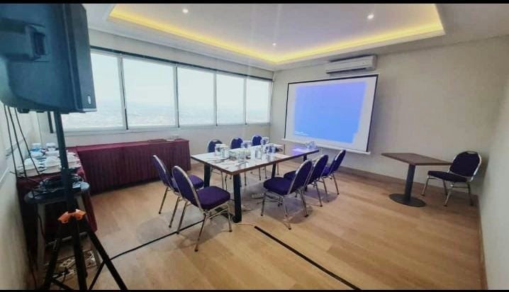 Hadirkan Meeting Room Rooftop Panorama Kota Semarang