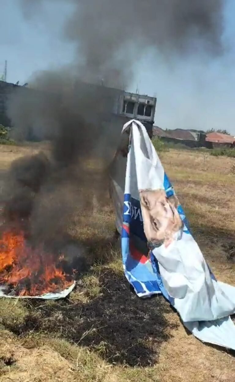 Kader Demokrat Kecewa, Bakar Baliho Anies