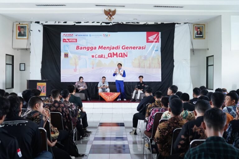 Bersama Jasa Raharja, Astra Motor Jateng buat Seminar Bangga menjadi Generasi #Cari_Aman di UNS