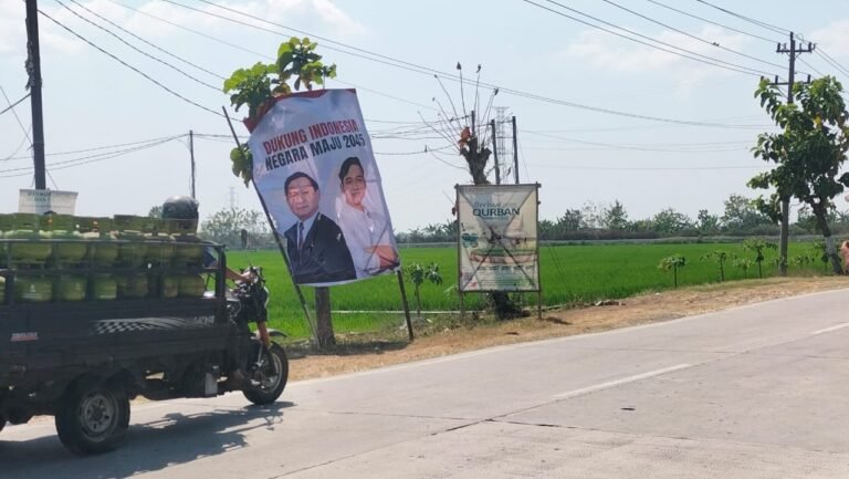 Spanduk Prabowo – Gibran Mulai Bertebaran
