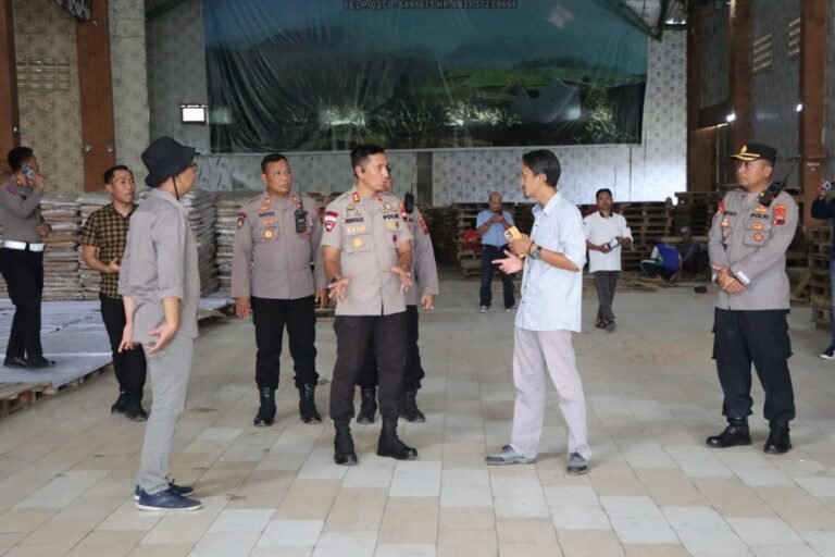 Cek Kondisi Keamanan Gudang Logistik KPU