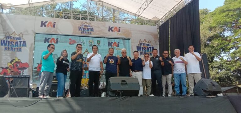 PT KAI Luncurkan Royal Java Train Tour Meluncur, Kolaborasi Kadin Kota Surakarta