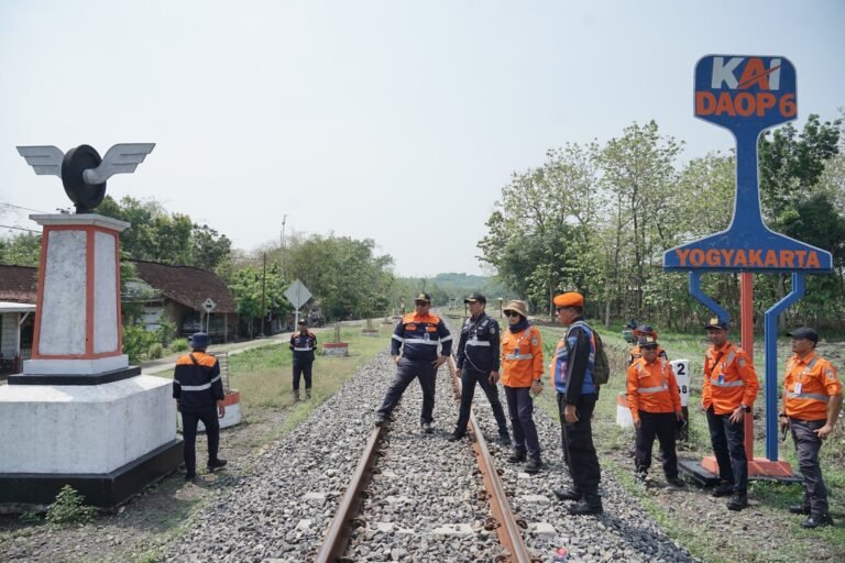 Hadapi Musim Hujan, KAI Daop 4 Periksa Lintas Gundih – Semarang Poncol