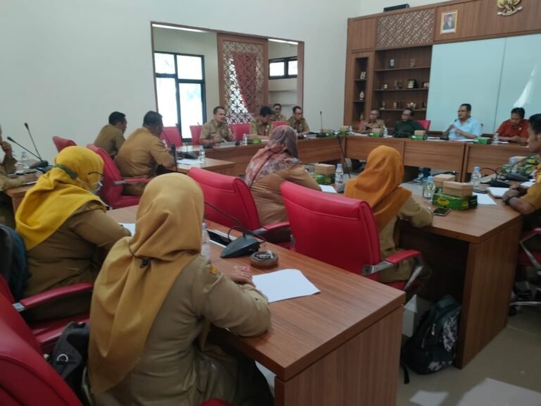 Mengabdi 25 Tahun Guru Honorer Menangis Dihadapan Dewan