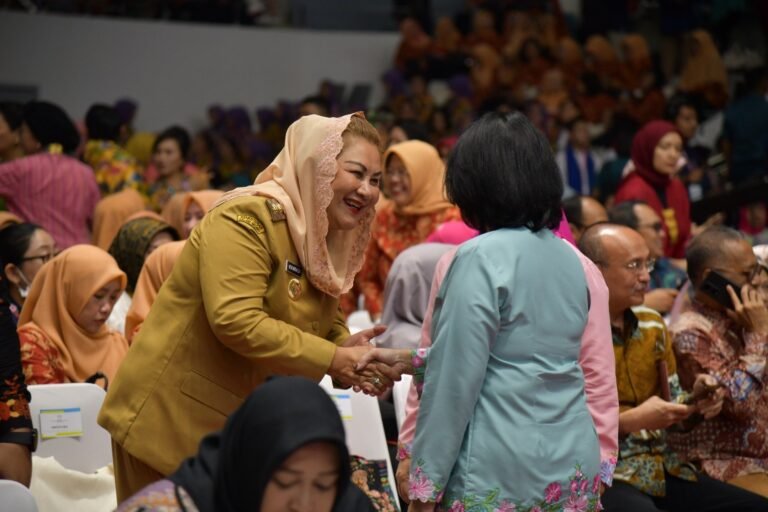 Hadiri Kick Off Peringatan Hari Ibu Nasional, Mbak Ita Dorong Kaum Perempuan Bisa Lebih Berdaya