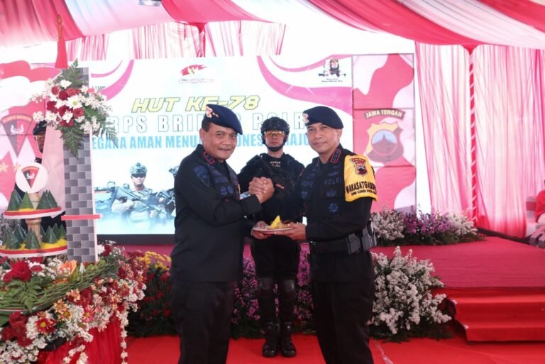 Kapolda Jateng Dinobatkan  Sebagai Warga Kehormatan Brimob