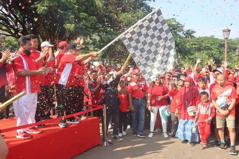Ribuan Anggota Korpri dan Guru Meriahkan Jalan Sehat