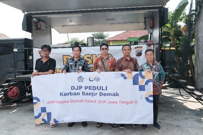 Ringankan Korban Banjir, Kantor Pajak Demak Berikan Donasi