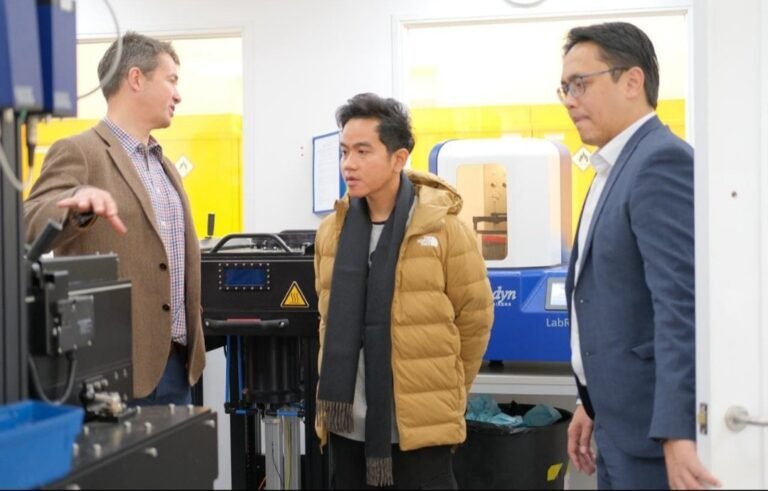 Gibran Kunjungi Pabrik Komponen Pesawat Boeing Milik Warga Indonesia di Inggris