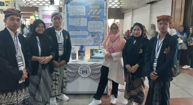 Keren! Dua Tim Mahasiswa UMK Kudus Sabet Gold Medals AISEEF