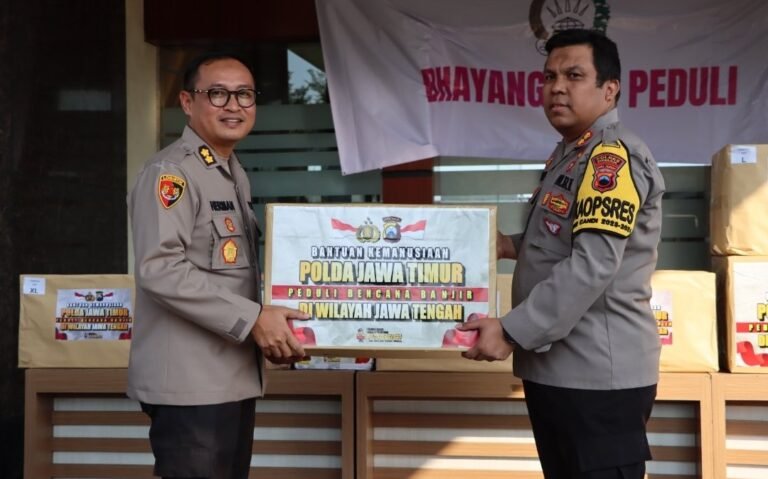Polda Jatim Kirim 27 Truk Bantuan Korban Banjir Demak