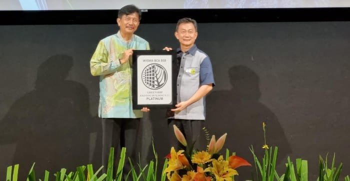 Wisma BCA BSB Raih Sertifikat Green Building