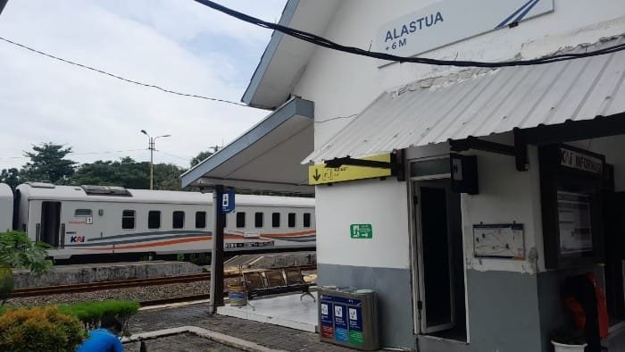 Masih Terdampak Banjir, KA Blambangan Ekspres Berhenti dan Berangkat di Stasiun Alastua