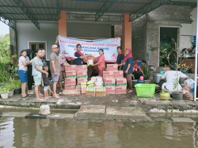 Astra Motor Jateng Salurkan Bantuan Korban Banjir Semarang