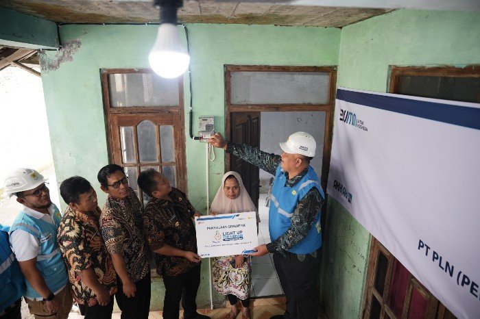 269 Warga Jateng & DIY Nikmati Listrik Gratis