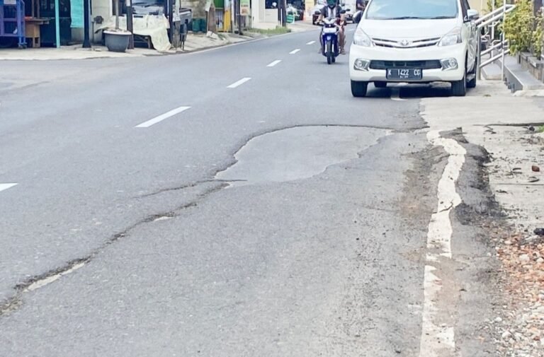 Baru Diperbaiki, Jalan Kampus UMK Kudus Rusak
