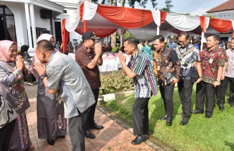 Pejabat Salatiga Kembalikan 40 Bingkisan Lebaran 
