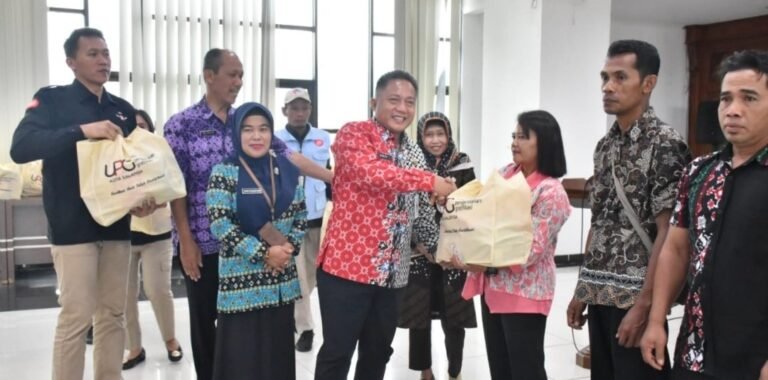 Parsel Lebaran Pejabat Salatiga yang Dikembalikan akhirnya Dibagi Buat Petugas Sampah