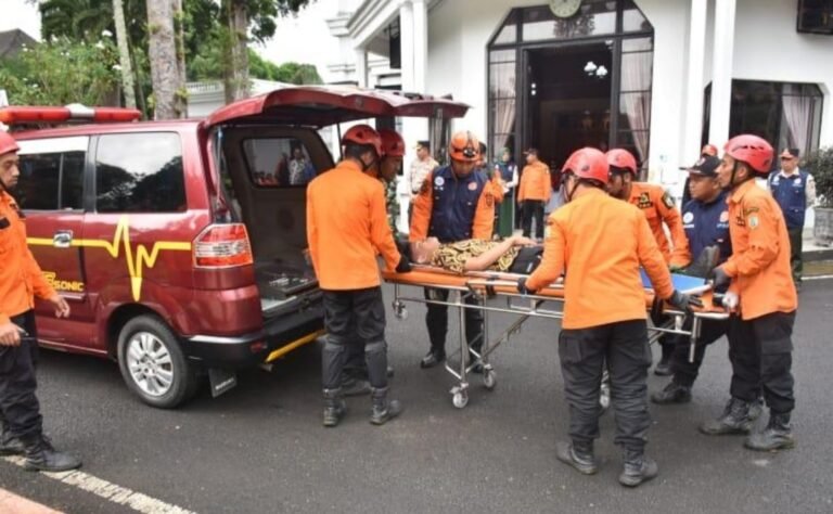 Gempa 6 SR Goncang Salatiga, Pegawai Pemkot Berhamburan, 1 Orang Tertimpa Gedung