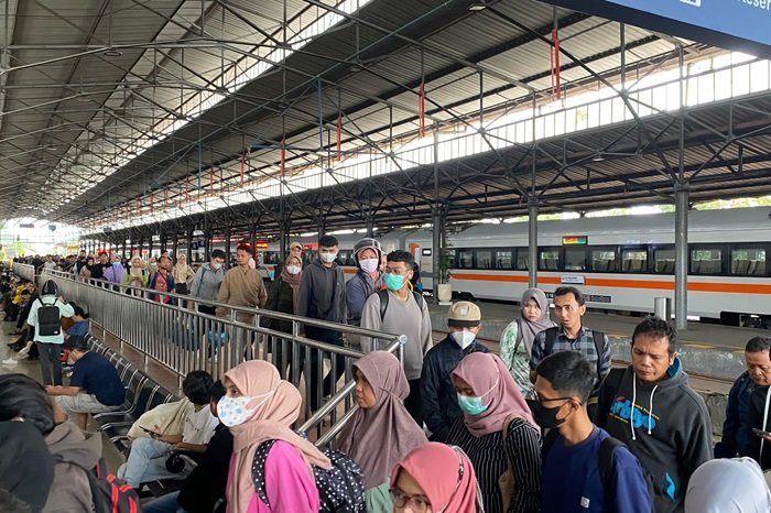 Hari Ini, Puncak Arus Mudik Naik Kereta Api